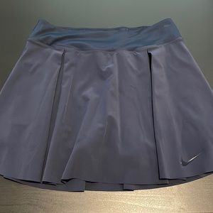 Size small navy Nike golf skirt